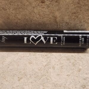 Avon Love at 1st Lash Mascara in Blackest Black